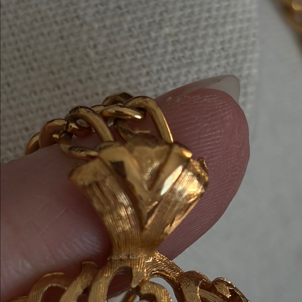 Vintage Monet Gold Plated Filagree Egg Pendant Necklace #431 - Picture 9 of 9